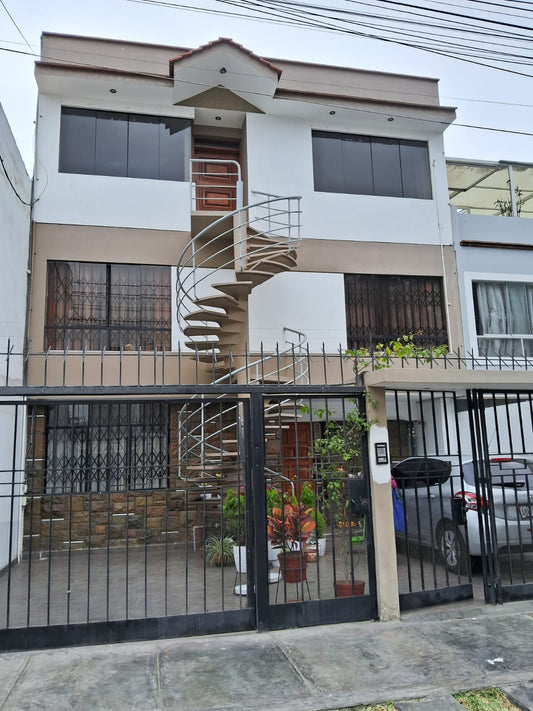 VENTA DE CASA - CERCADO DE LIMA